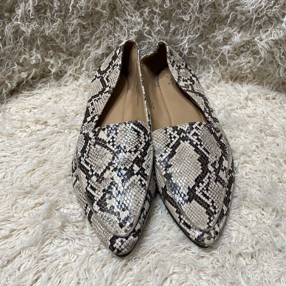 Women's Snakeskin Pattern flats - Picture 2 of 5